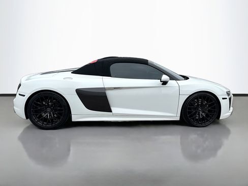 Used 2017 Audi R8 V10 image 2