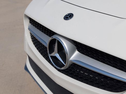Used 2018 Mercedes-Benz CLA 250 4MATIC image 11