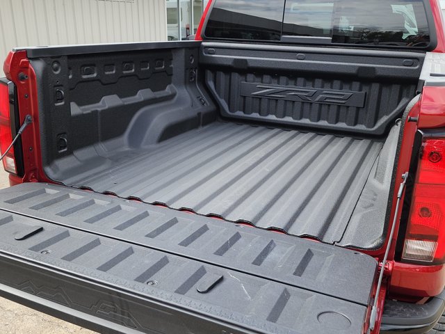 Used 2024 Chevrolet Colorado ZR2 w/ Technology Package AWD/4WD image 6