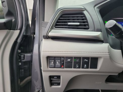 Used 2018 Honda Odyssey Touring image 20