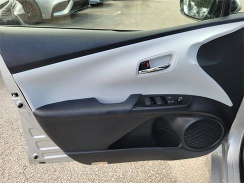 Used 2019 Toyota Prius LE image 12
