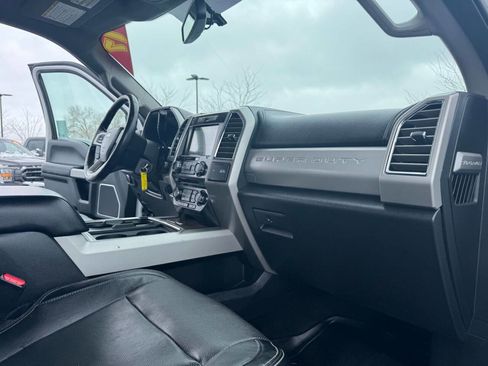 Used 2017 Ford F250 Lariat w/ FX4 Off-Road Package image 38