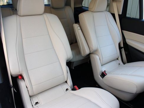 Used 2024 Mercedes-Benz GLS 450 4MATIC image 15