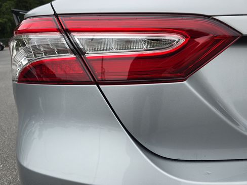 Used 2020 Toyota Camry XLE w/ Sunroof Package FWD image 34