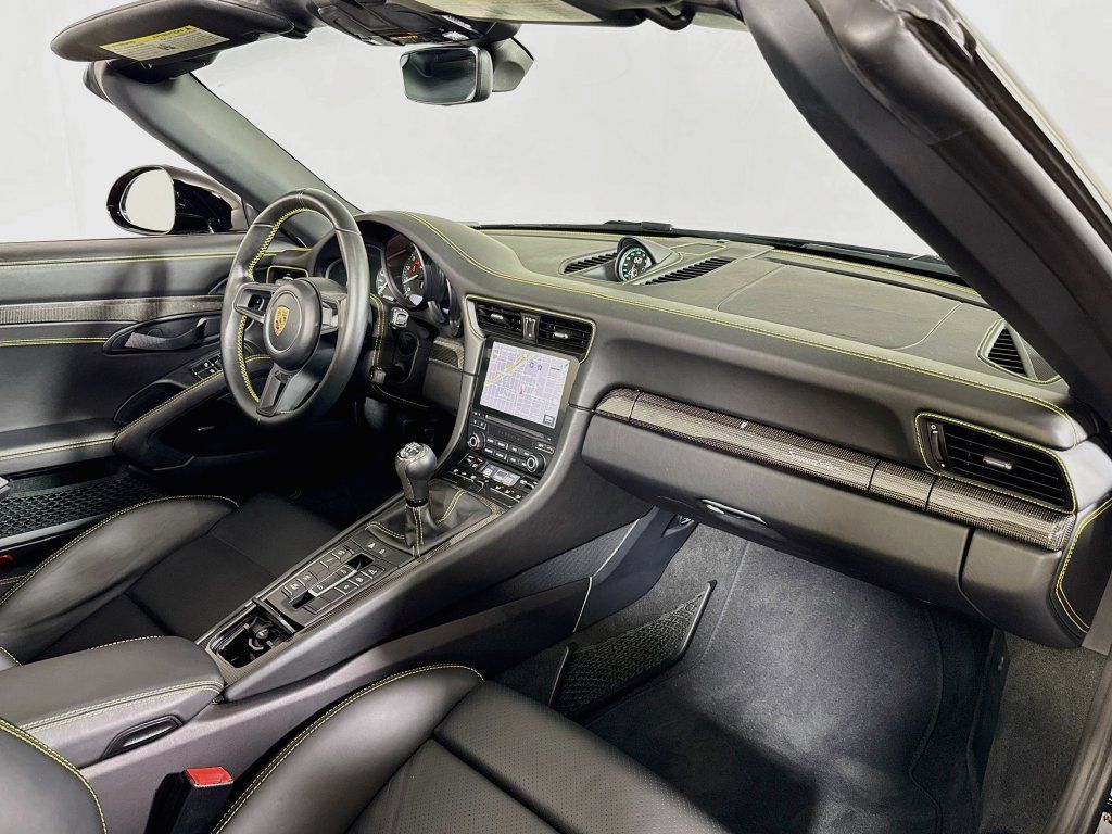 Certified 2019 Porsche 911 Speedster RWD image 17