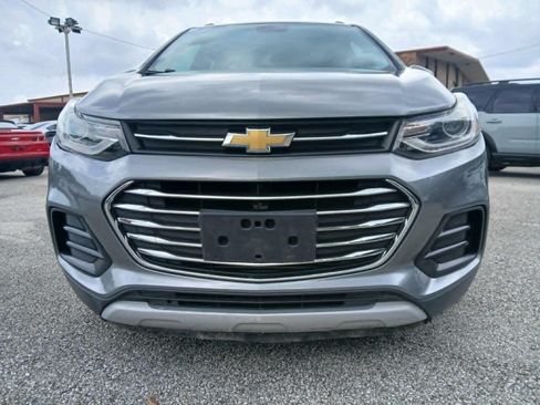 Used 2020 Chevrolet Trax LT w/ LT Convenience Package FWD image 2