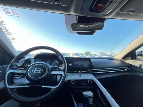 Used 2025 Hyundai Elantra Limited image 36