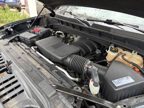 Used 2019 Chevrolet Silverado 1500 LTZ AWD/4WD image 9