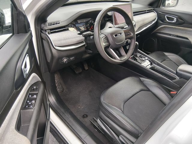 Used 2024 Jeep Compass Latitude AWD/4WD image 9