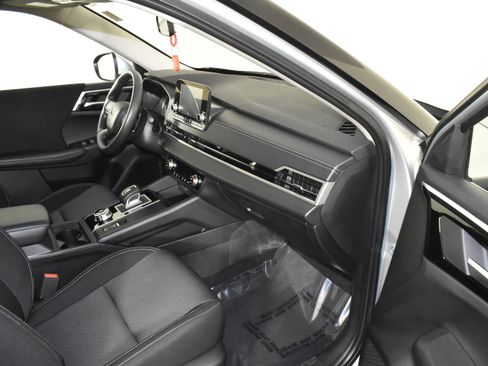 Used 2024 Mitsubishi Outlander ES image 41