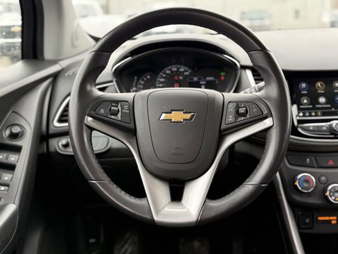 Used 2019 Chevrolet Trax LT w/ LT Convenience Package image 18