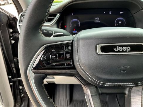 Used 2023 Jeep Grand Cherokee Overland w/ Luxury Tech Group IV RWD image 19