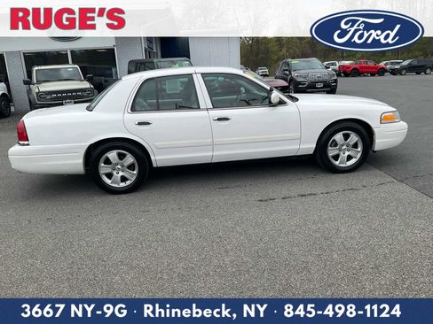 Used 2011 Ford Crown Victoria LX w/ Comfort Appearance Pkg RWD image 2