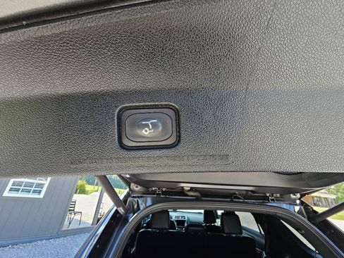 Used 2018 Ford Explorer XLT w/ Equipment Group 202A AWD/4WD image 32