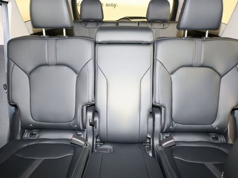 New 2025 Honda Pilot Touring image 11