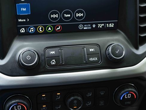 Used 2023 GMC Acadia SLT image 33