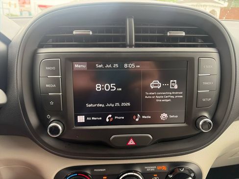 Used 2025 Kia Soul LX w/ LX Technology Package FWD image 19