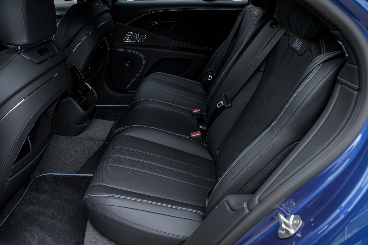 Used 2025 Bentley Flying Spur Plug-In Hybrid AWD/4WD image 40