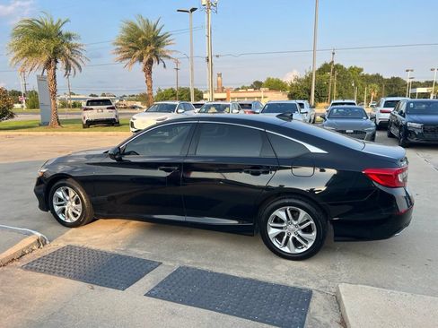 Used 2018 Honda Accord LX image 2
