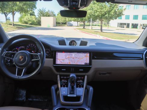 Used 2020 Porsche Cayenne AWD/4WD image 25