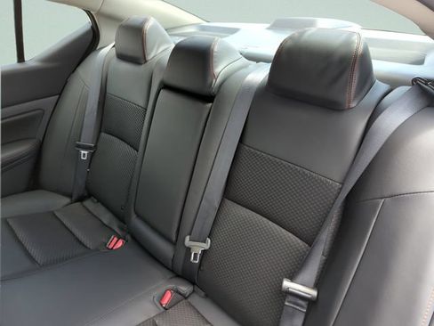Used 2025 Nissan Altima 2.5 SR FWD image 19