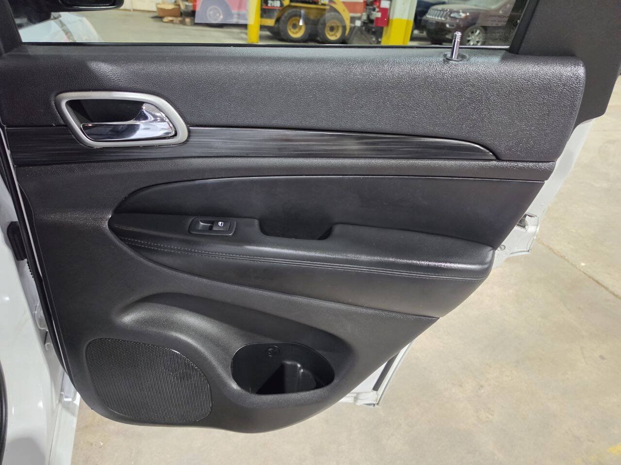 Used 2019 Jeep Grand Cherokee Altitude AWD/4WD image 32