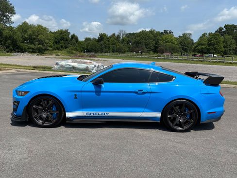 Used 2022 Ford Mustang Shelby GT500 w/ Carbon Fiber Track Pack RWD image 7