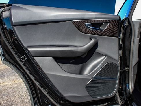 Used 2022 Audi Q8 Premium Plus w/ Premium Plus Package image 12