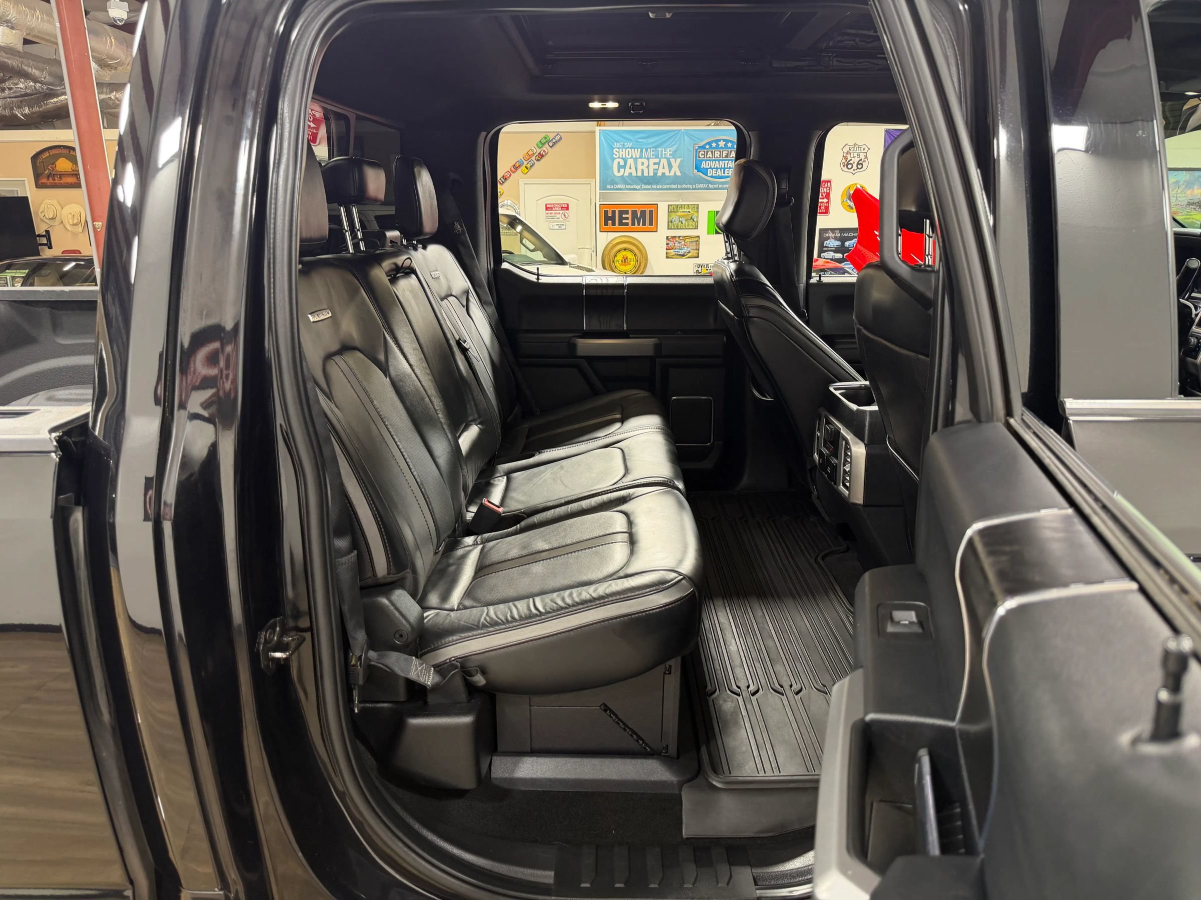Used 2019 Ford F250 Platinum w/ Platinum Ultimate Package AWD/4WD image 17