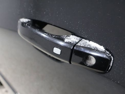 Used 2018 Chevrolet Tahoe Premier image 9