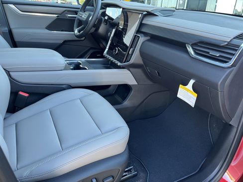 New 2026 GMC Acadia Elevation image 19