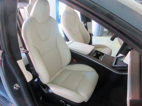 Used 2023 Tesla Model X AWD/4WD image 24