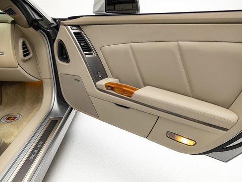 Used 2005 Cadillac XLR image 36