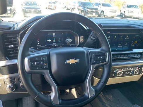 Used 2023 Chevrolet Silverado 1500 LT image 9