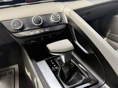 Used 2023 Hyundai Elantra SE w/ Preferred Accessory Package image 20