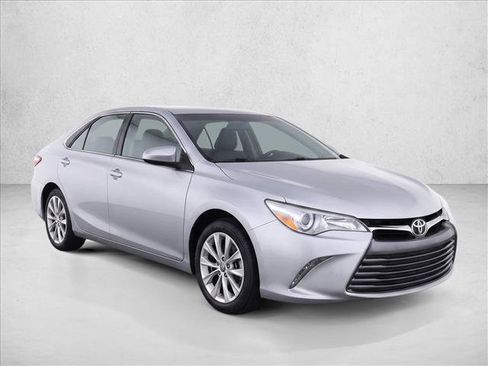 Used 2017 Toyota Camry LE FWD image 3