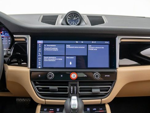 Certified 2022 Porsche Macan S image 23