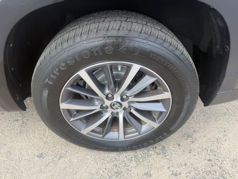 Used 2018 Toyota Highlander XLE image 9