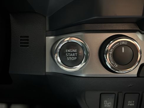 Used 2022 Toyota Tacoma Limited image 15