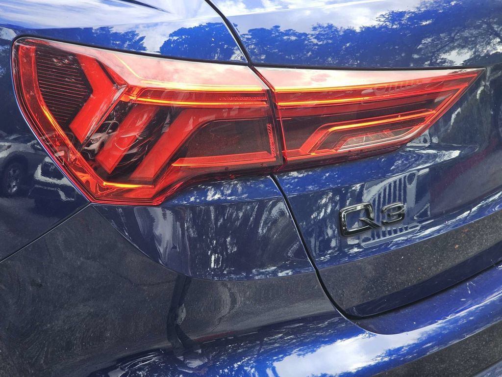 Used 2023 Audi Q3 2.0T Premium Plus w/ Premium Plus Package AWD/4WD image 11
