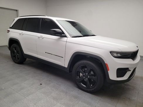 Used 2023 Jeep Grand Cherokee Altitude AWD/4WD image 11