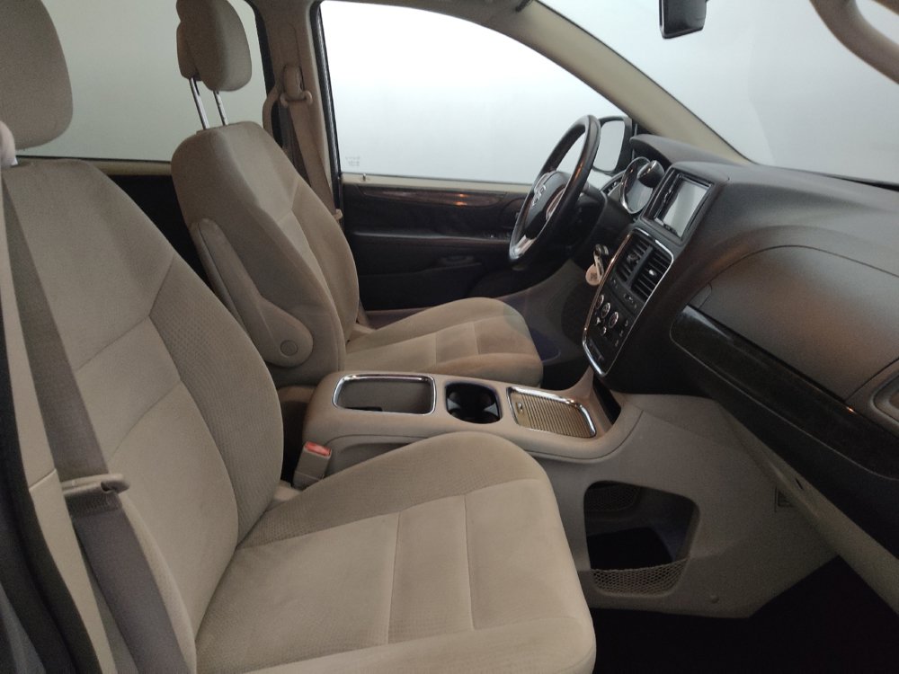 Used 2016 Dodge Grand Caravan SXT w/ UConnect Hands-Free Group FWD image 21