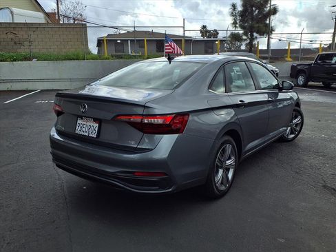 Used 2022 Volkswagen Jetta SE image 4