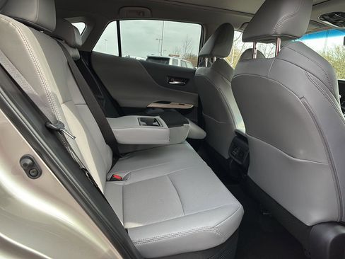 Used 2023 Toyota Venza Limited image 18