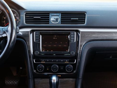 Used 2017 Volkswagen Passat 1.8T SE image 35