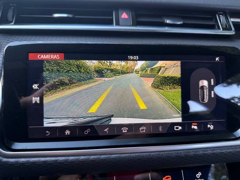 Used 2019 Land Rover Range Rover Velar R-Dynamic SE AWD/4WD image 39