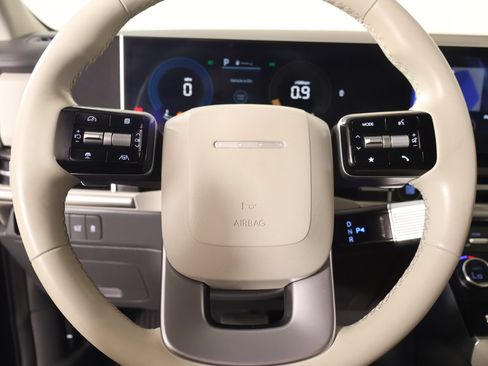 Certified 2025 Hyundai Santa Fe SEL FWD image 3