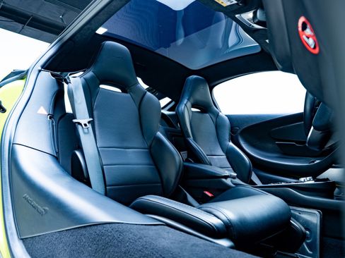 Used 2023 McLaren GT RWD image 18