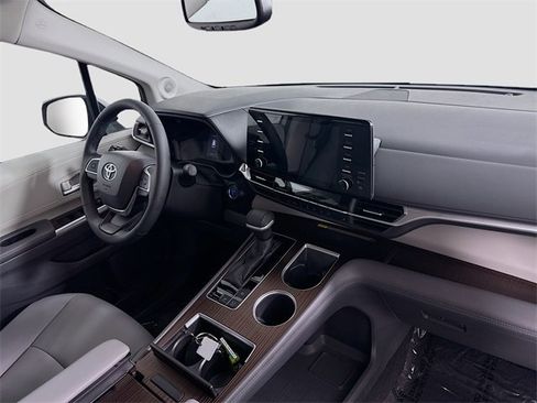 Used 2021 Toyota Sienna XLE w/ XLE Plus Package image 31