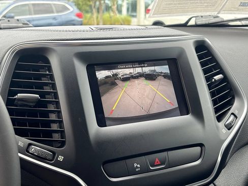 Used 2020 Jeep Cherokee Latitude Plus FWD image 31